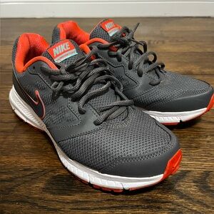 Women’s Nike Downshifter 6 Running Shoes – Size 8.5